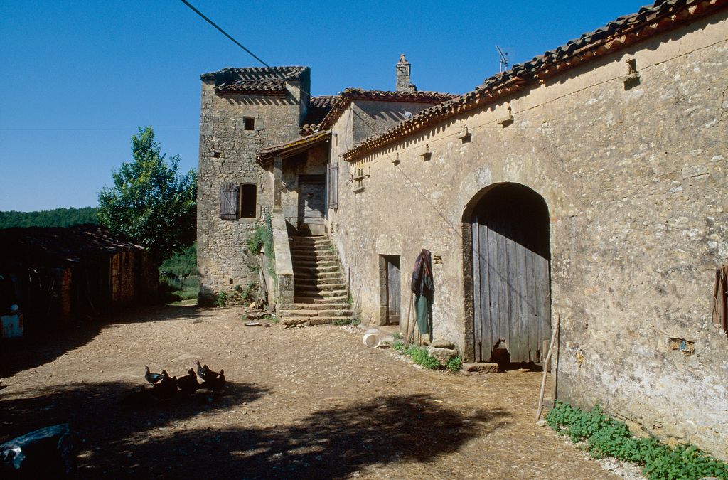 Logis et grange-étable vus du sud-ouest.