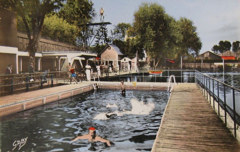 Le bain froid de chez Jouteau, dans les années 1950.