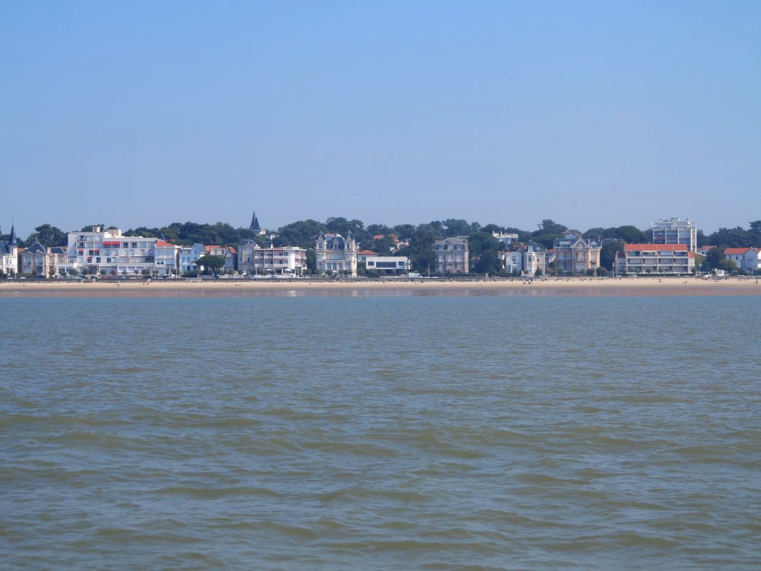 Les villas du boulevard Frédéric-Garnier vues depuis l'estuaire.