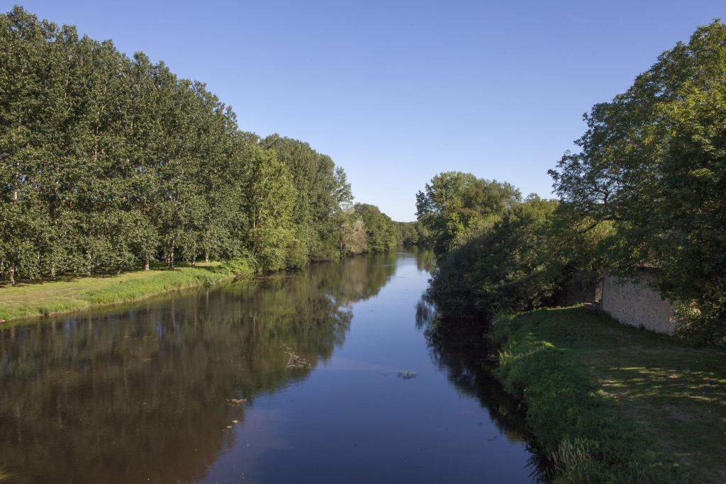 La Gartempe vue vers l'aval depuis le pont de Jouhet à Pindray.