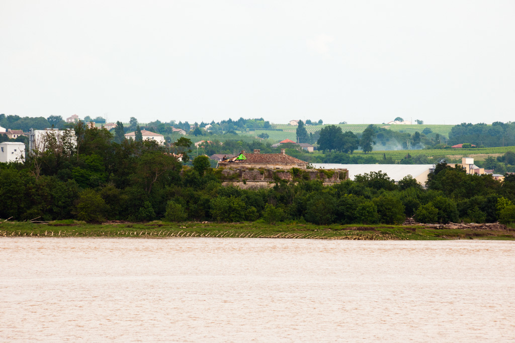 Vue depuis le chenal de navigation.