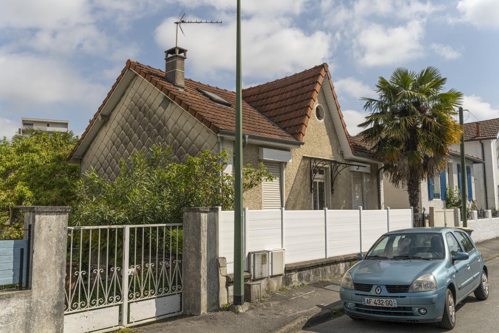 Vue d'ensemble de l'habitation.