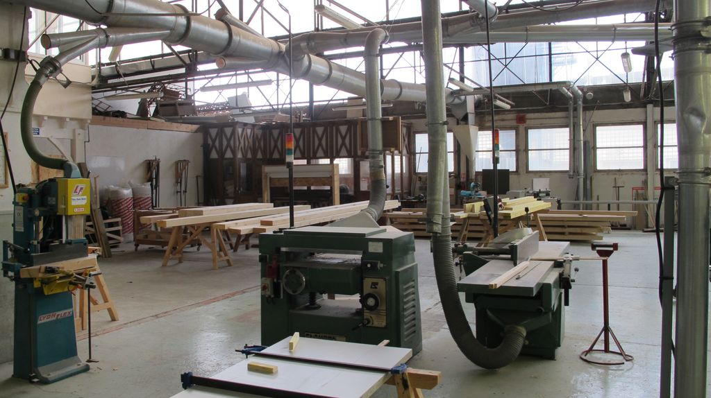 Atelier matériaux et produits du bâtiment. Métiers du bois.