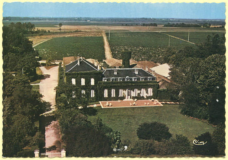 Carte postale : vue aérienne.