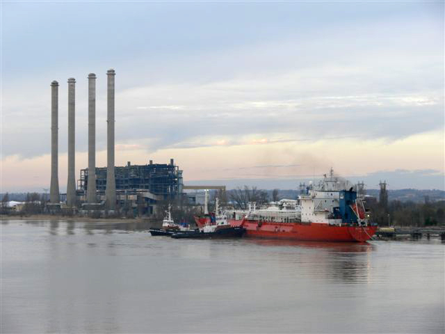 Ensemble du poste 501 vu depuis la Garonne.