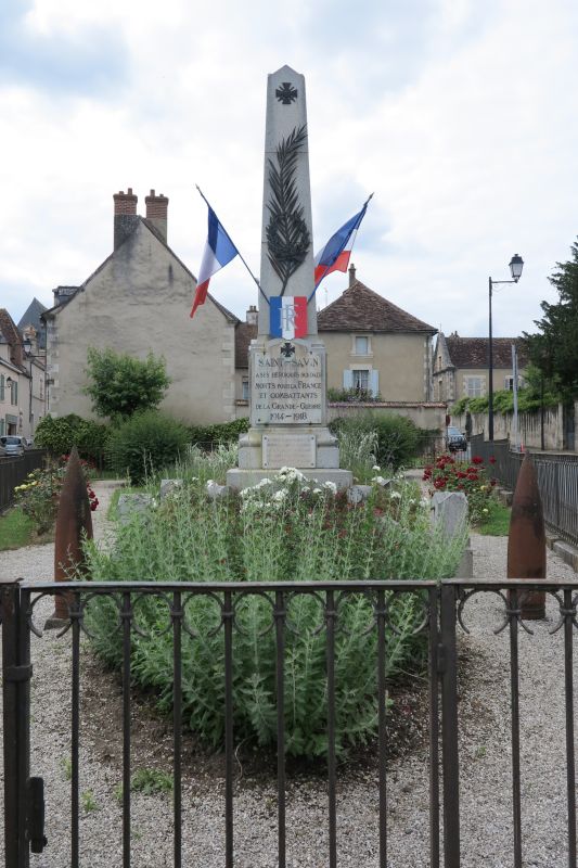 Monument aux morts de 1914-1918, vu de face (élévation est).