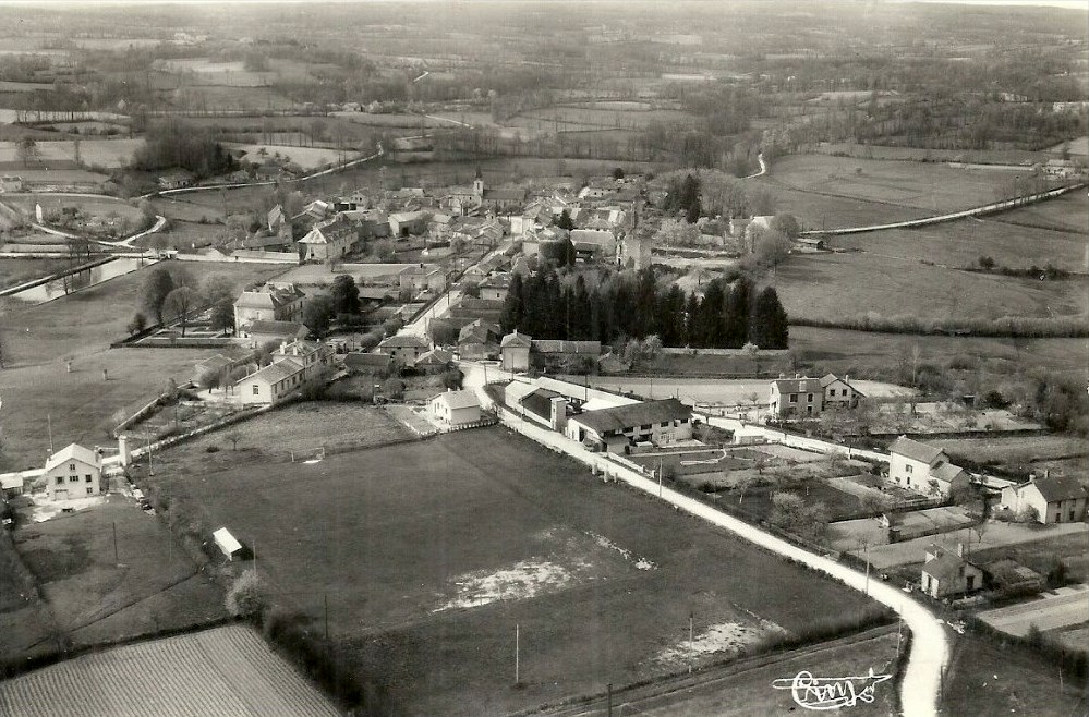 Vue aérienne de l'usine, carte postale, vers 1960 (collection particulière).