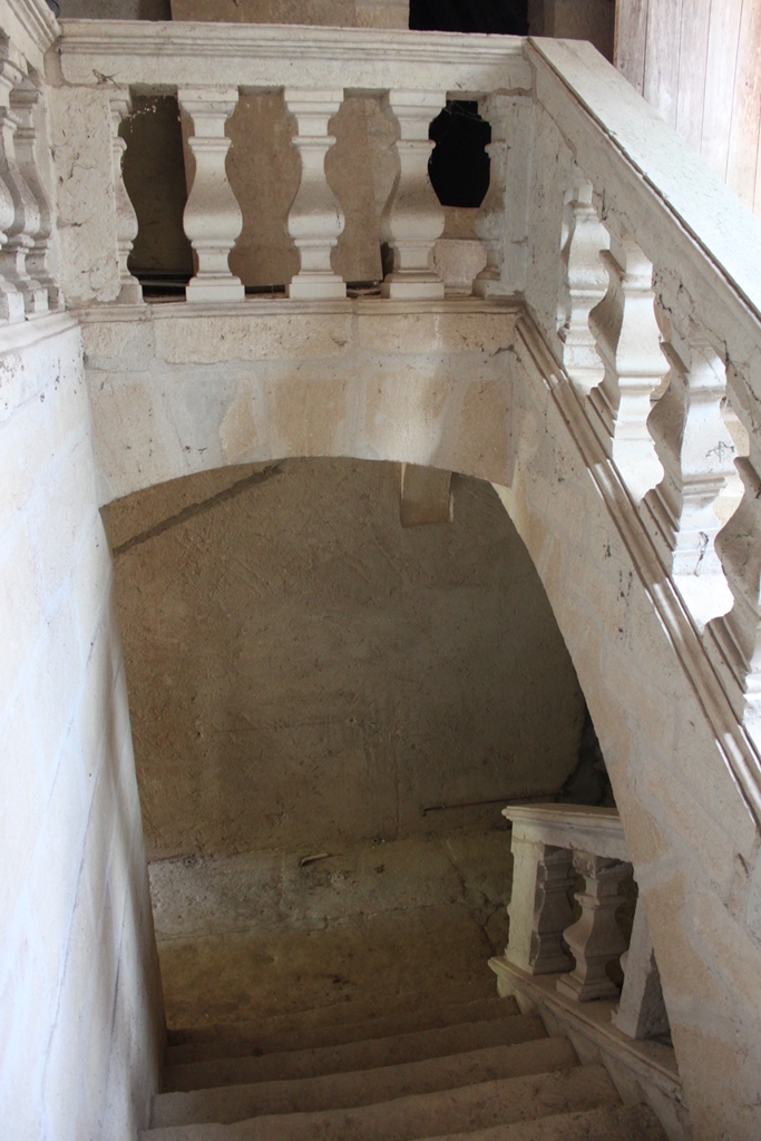 Vue de l'escalier depuis le repos.