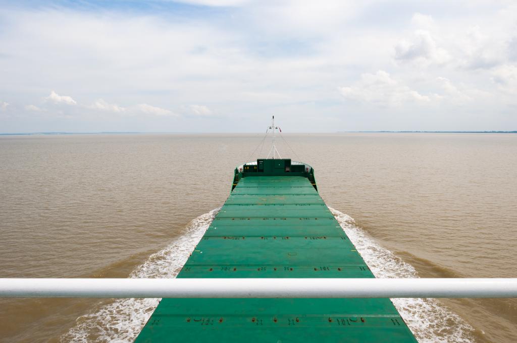 Vue du pont depuis la cabine de pilotage.