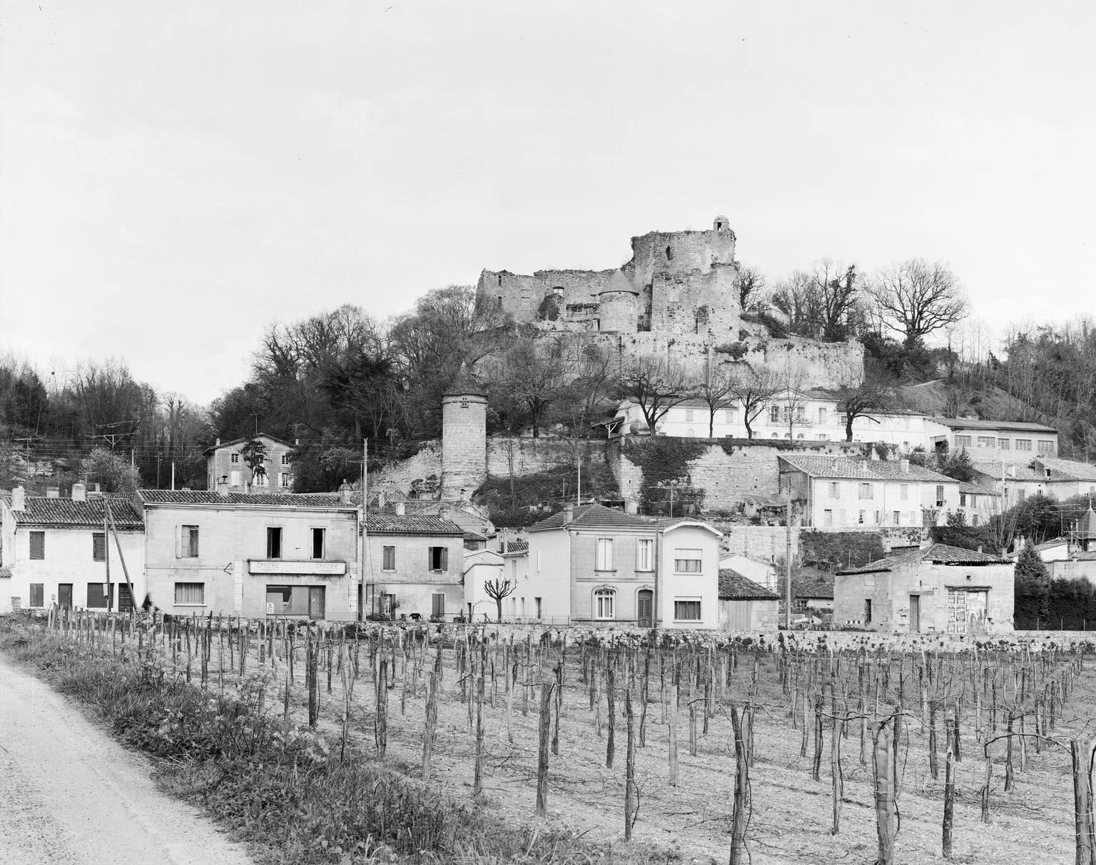 Vue éloignée depuis le sud-ouest.