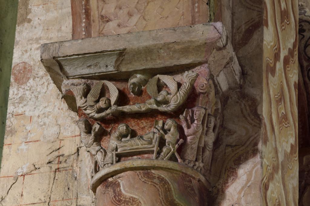 Chapiteau dit de la mort d'Hilaire, église Saint-Hilaire à Poitiers (transept nord, pile sud-ouest, colonne engagée sud), vue de face.