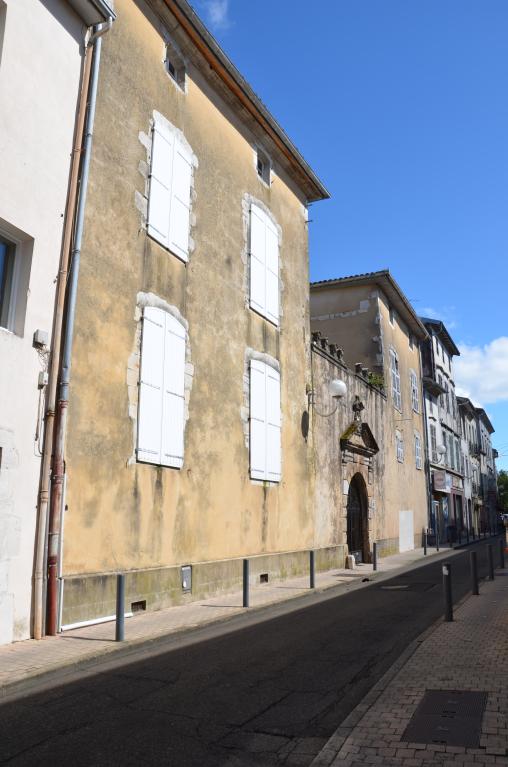 Façade ouest, sur la rue Cazade.