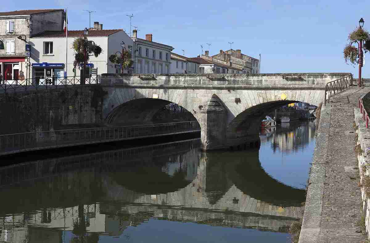 Le pont vu depuis l'est, côté amont.