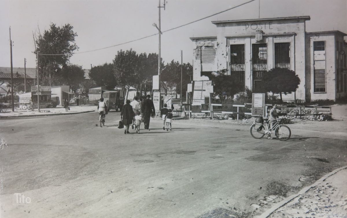 La Poste après les bombardements de 1945.